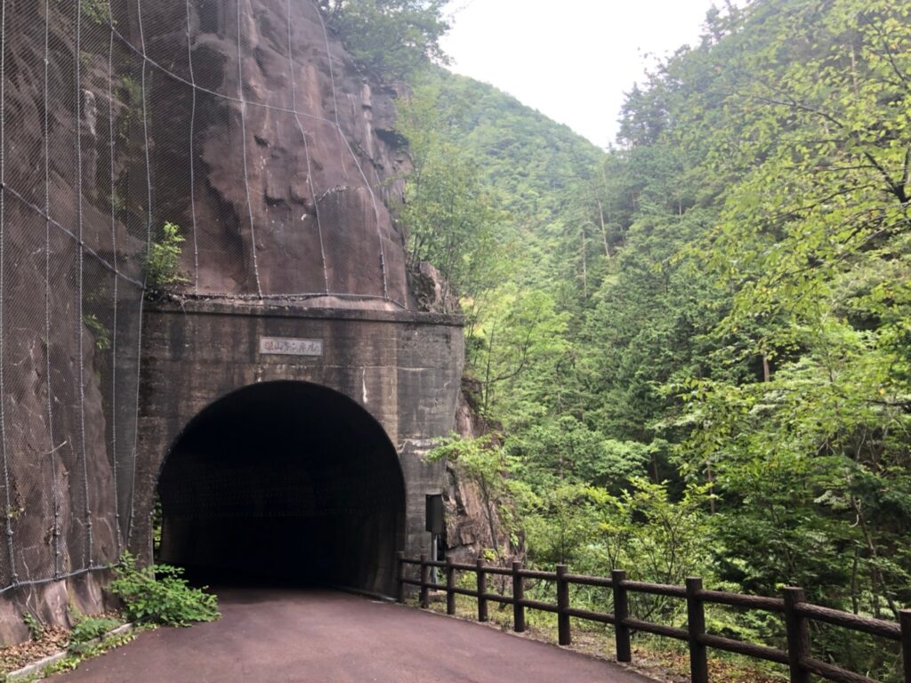 深山トンネル